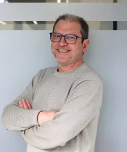 Antonio Fernández, técnico responsable de coordinar expedientes de vehículos en Jaén